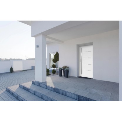 Bílé vchodové dveře Thermospace Oslo Prime (100x210 cm) s levým závěsem ve vchodu do domu. Bílé vchodové dveře Thermospace Oslo Prime (100x210 cm) s levým závěsem ve vchodu do domu.