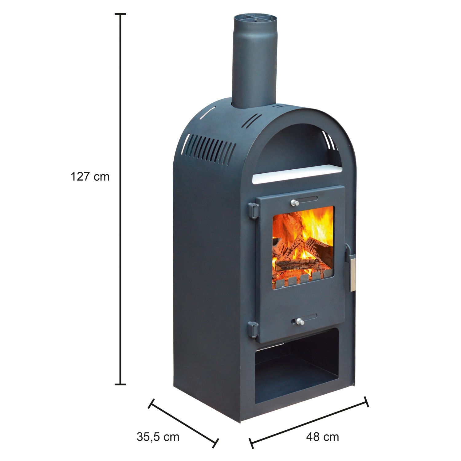 Černá ocelová kamna Magna 3.0, 7 kW, s hořícím dřevem v topeništi. Černá ocelová kamna Magna 3.0, 7 kW, s hořícím dřevem v topeništi.