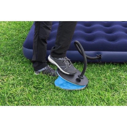 Nožní pumpa Bestway Air Step Pro nafukuje venku matraci. Nožní pumpa Bestway Air Step Pro nafukuje venku matraci.