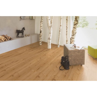Položený Kaindl Comfort Laminát 7 mm Dub Severina v obývacím pokoji s dekorací. Položený Kaindl Comfort Laminát 7 mm Dub Severina v obývacím pokoji s dekorací.