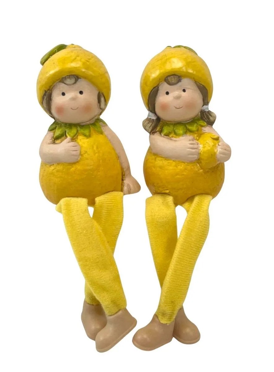 Dva žluté Boltze Lemon závěsné dekorace na poličku, 18 cm, pro dekoraci polic a okrajů. Dva žluté Boltze Lemon závěsné dekorace na poličku, 18 cm, pro dekoraci polic a okrajů.