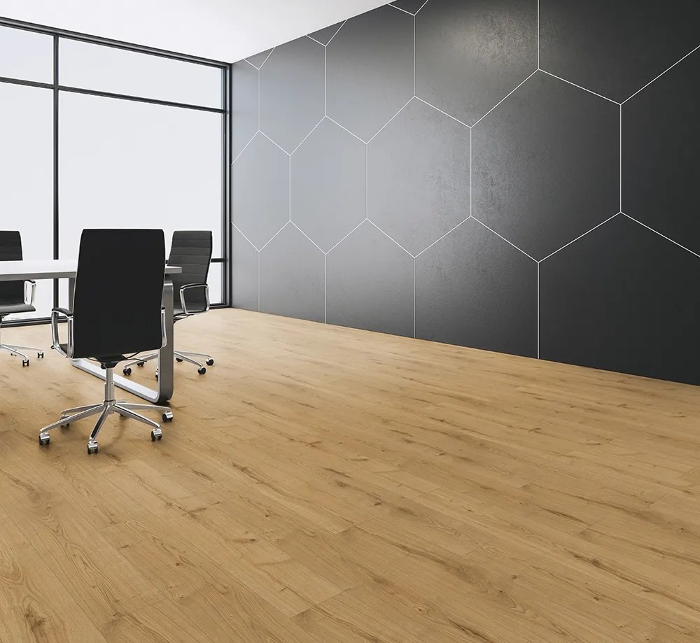Kaindl Comfort laminát 7 mm Dub Severina instalovaný v kanceláři. Kaindl Comfort laminát 7 mm Dub Severina instalovaný v kanceláři.