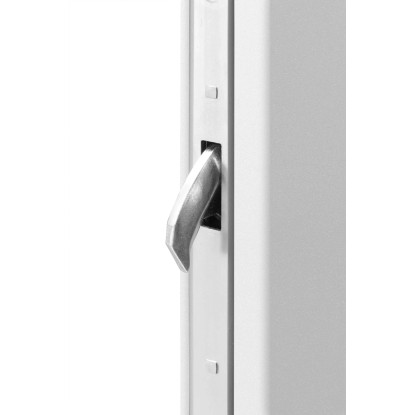 Detail: Bílý rám dveří vchodových dveří Thermospace Oslo Prime se stříbrnou klikou. Detail: Bílý rám dveří vchodových dveří Thermospace Oslo Prime se stříbrnou klikou.