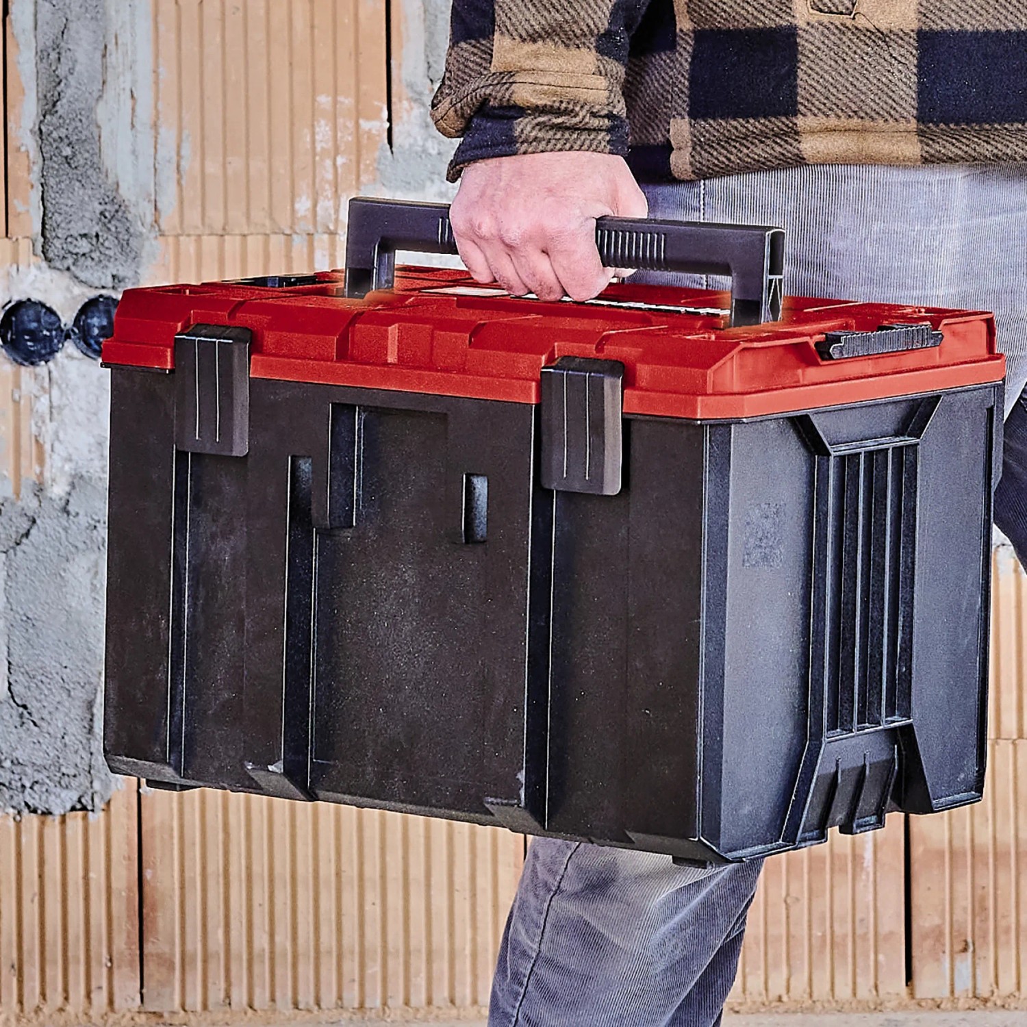 Kufr na nářadí Einhell E-Case M, červeno-černý, nesený. Modulární, stohovatelný, robustní pro nářadí a stroje. Kufr na nářadí Einhell E-Case M, červeno-černý, nesený. Modulární, stohovatelný, robustní pro nářadí a stroje.