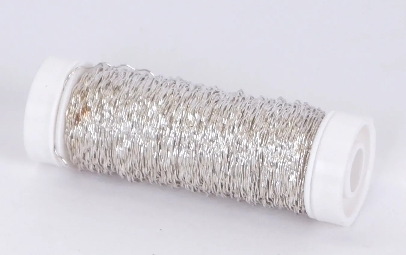 Bullion Efektní drát stříbrný délka cca 45 m tloušťka 0,3 mm Bullion Efektní drát stříbrný délka cca 45 m tloušťka 0,3 mm
