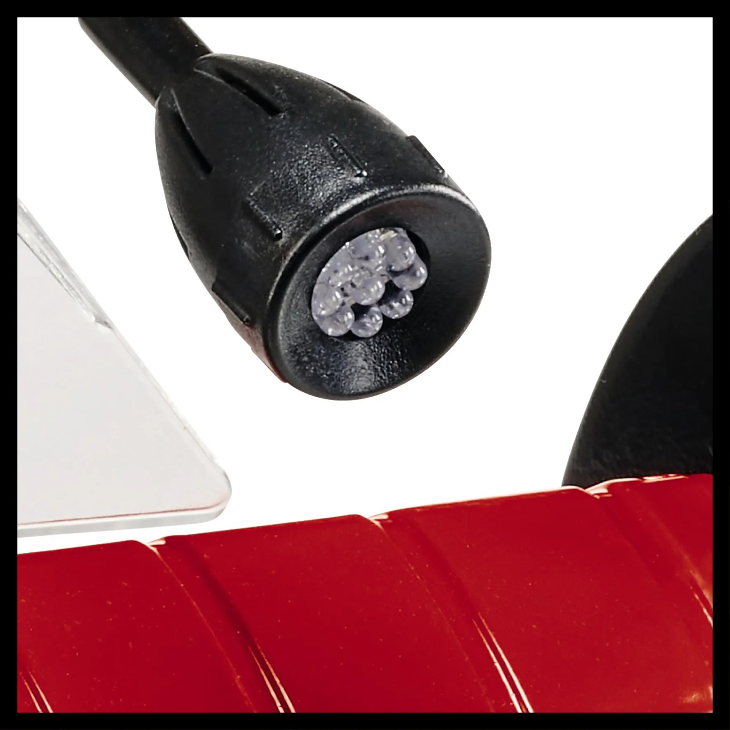 Detail: LED světlo dvoukotoučové brusky Einhell TC-BG 200 L pro optimální osvětlení pracoviště. Detail: LED světlo dvoukotoučové brusky Einhell TC-BG 200 L pro optimální osvětlení pracoviště.