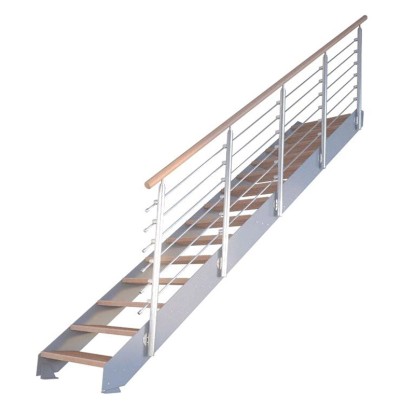 Schodiště Kos s 10 bukovými stupni a šedým designovým zábradlím. Kovové schodiště do interiéru. Schodiště Kos s 10 bukovými stupni a šedým designovým zábradlím. Kovové schodiště do interiéru.