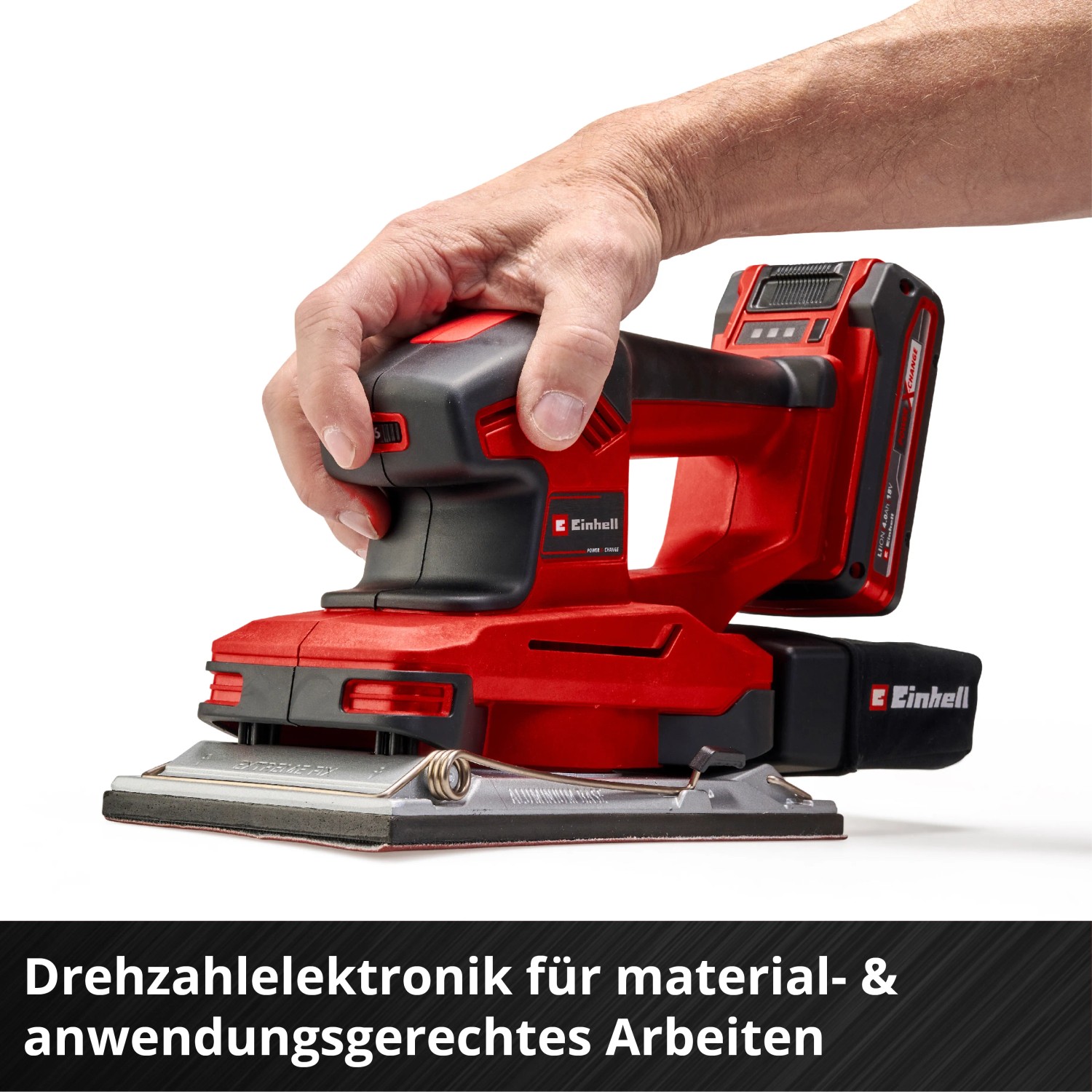 Akumulátorová vibrační bruska Einhell TE-OS 18/230 Li Solo Power X-Change v červené barvě s rukou na rukojeti. Akumulátorová vibrační bruska Einhell TE-OS 18/230 Li Solo Power X-Change v červené barvě s rukou na rukojeti.