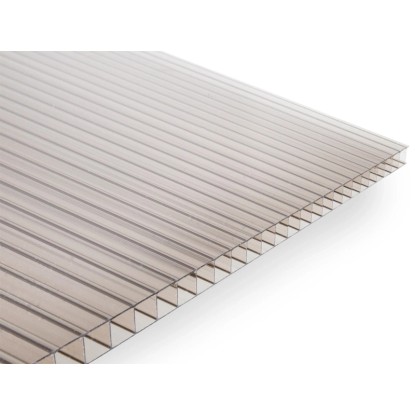 Průhledný hnědý plastový střešní panel. Průhledný hnědý plastový střešní panel.