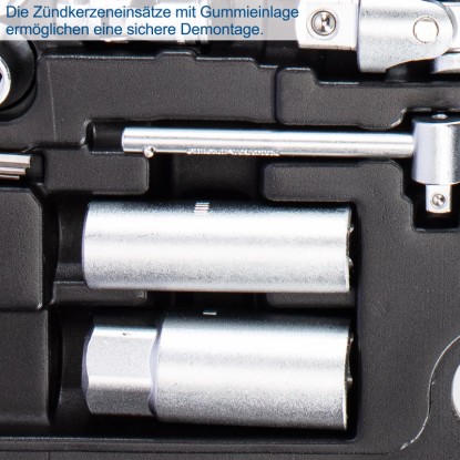Detail: Kufrík s nářadím Scheppach TB94 s nástrčnými klíči a vložkami zapalovacích svíček. Detail: Kufrík s nářadím Scheppach TB94 s nástrčnými klíči a vložkami zapalovacích svíček.