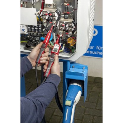 Použití digitálního zkoušečky napětí Duspol na nabíjecí stanici pro elektromobily. Použití digitálního zkoušečky napětí Duspol na nabíjecí stanici pro elektromobily.