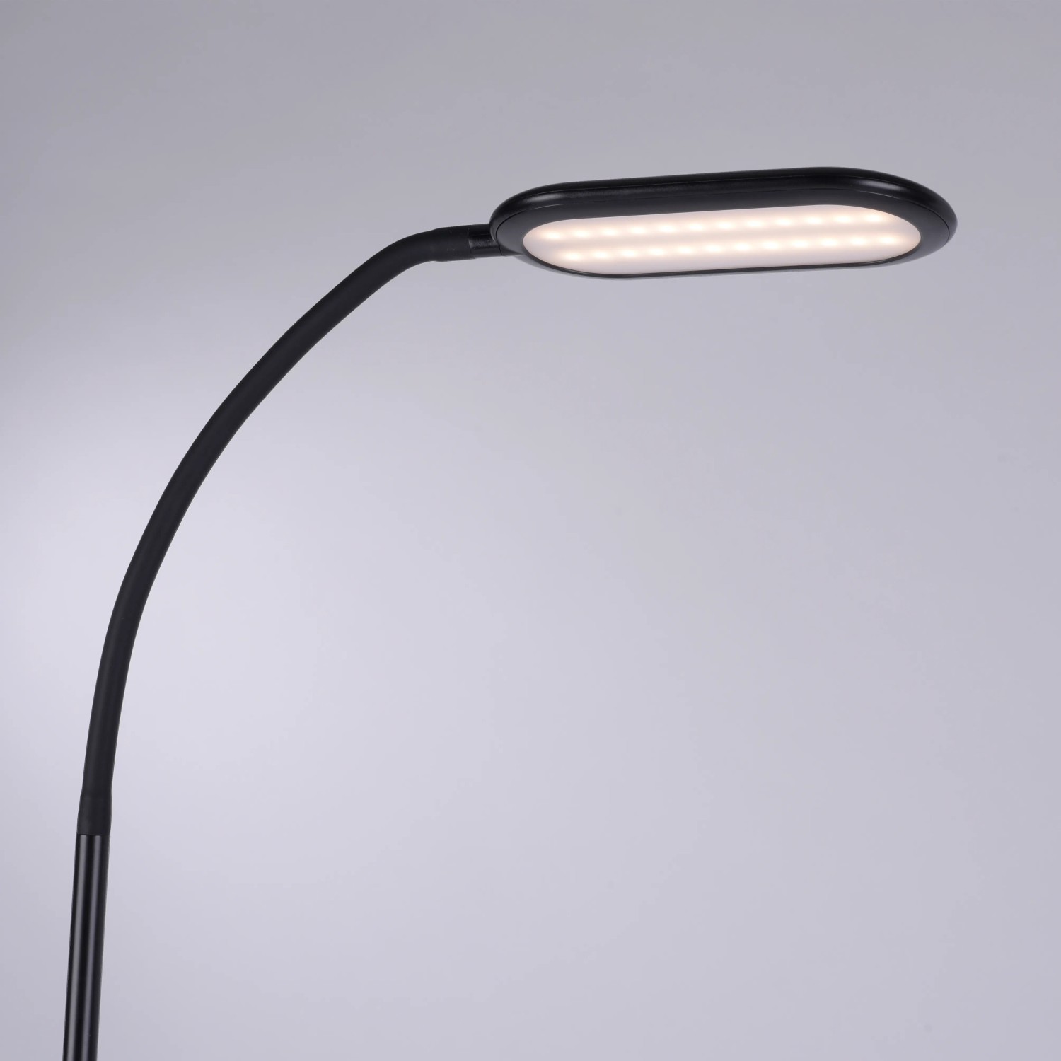 Moderní černá LED stojací lampa Kelly, ideální jako lampa na čtení. Výška 175 cm. Moderní černá LED stojací lampa Kelly, ideální jako lampa na čtení. Výška 175 cm.