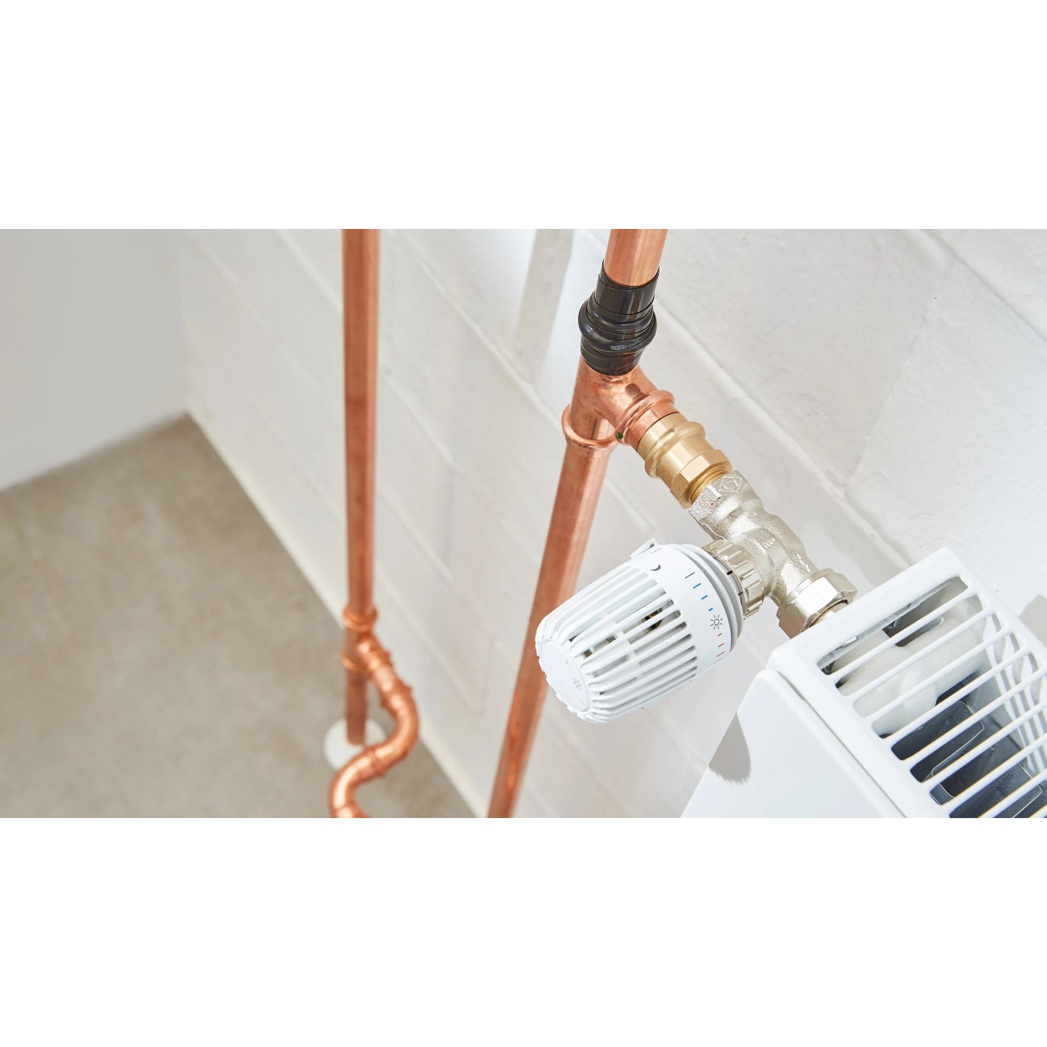 Tesa extra Power opravná páska Extreme, černá, těsnící měděnou trubku. Tesa extra Power opravná páska Extreme, černá, těsnící měděnou trubku.