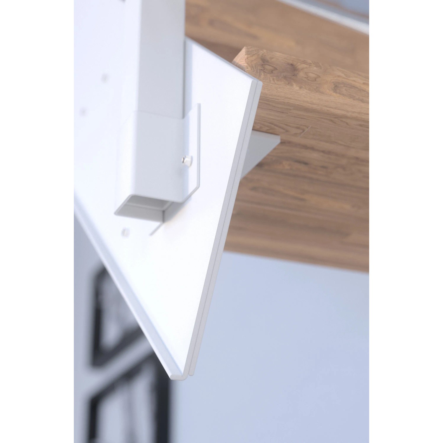 Detail: Bílé schodiště Kos s dubovým stupněm, designové zábradlí. Vnitřní schodiště s dřevěnými stupni. Detail: Bílé schodiště Kos s dubovým stupněm, designové zábradlí. Vnitřní schodiště s dřevěnými stupni.