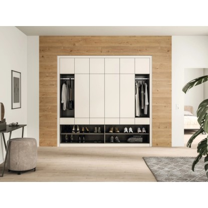 Obývací pokoj s obkladem stěn Egger Decowall DO008 Loveland dub za vestavěnou skříní. Obývací pokoj s obkladem stěn Egger Decowall DO008 Loveland dub za vestavěnou skříní.