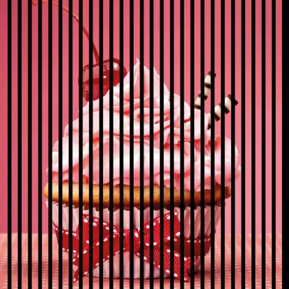 Akustický panel FN Acustico Cupcake: Dekorativní panel s motivem cupcake pro zlepšení akustiky místnosti.