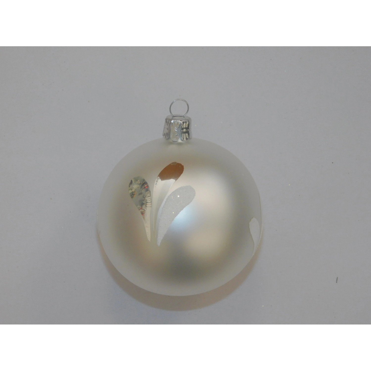 ONREX Vánoční ozdoba skleněná koule bílá/červená lístky pr. 8 cm