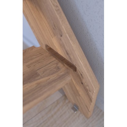 Detail: Schodiště StarWood Rhodos dub, točité, s dřevěným designovým zábradlím.