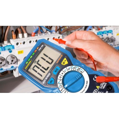 Digitální multimetr Pancontrol PAN 186 PROFI při testování proudu.