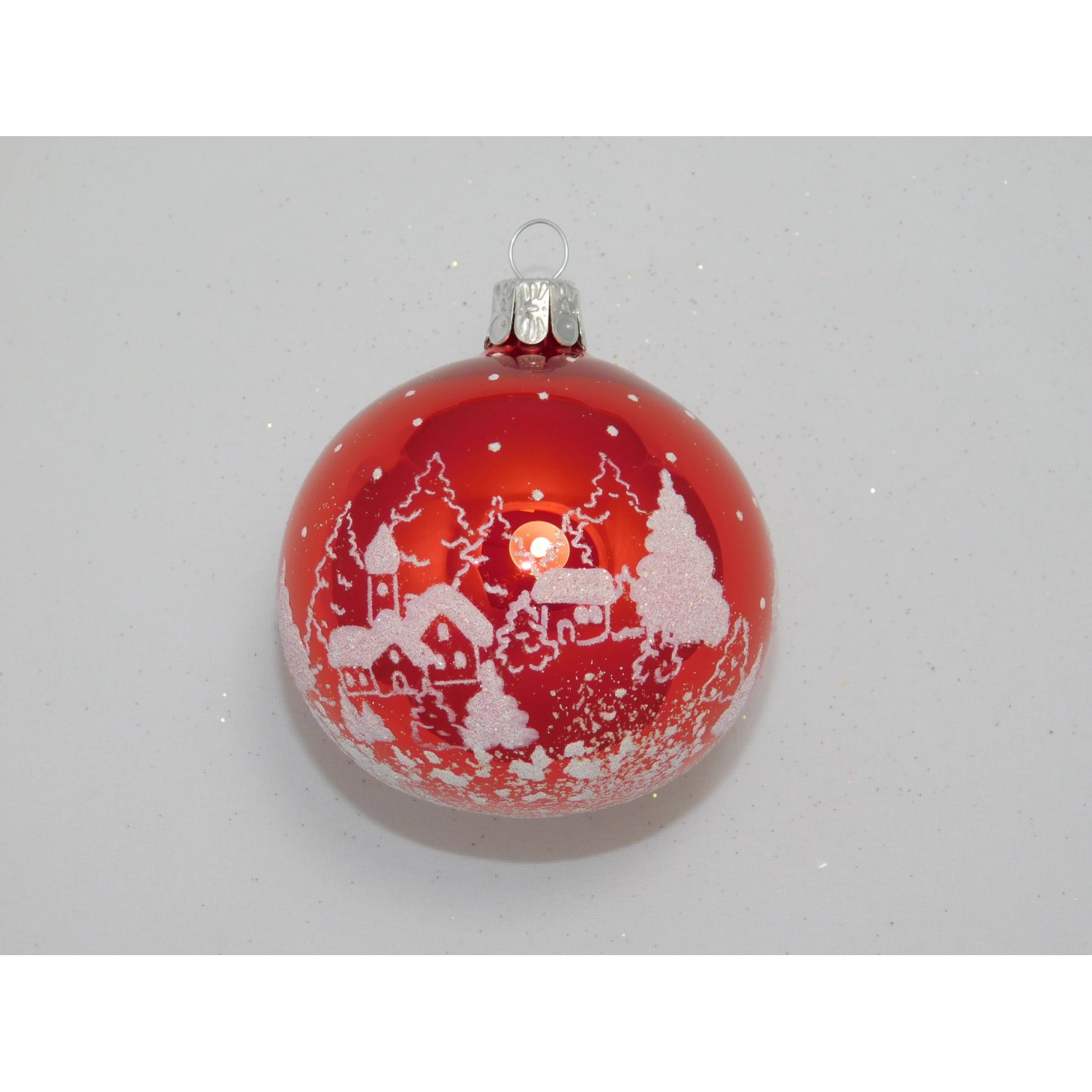 Ornex Skleněná vánoční ozdoba červená s vesničkou pr. 7 cm