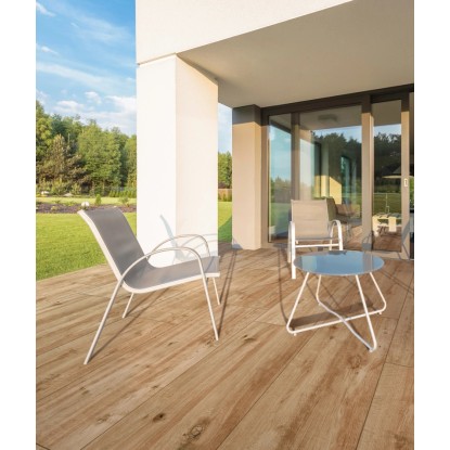 Terasa s dlaždicemi Eurostone TimberTwo Naturale z porcelánové kameniny ve vzhledu dřeva, hnědá, 40x120 cm.