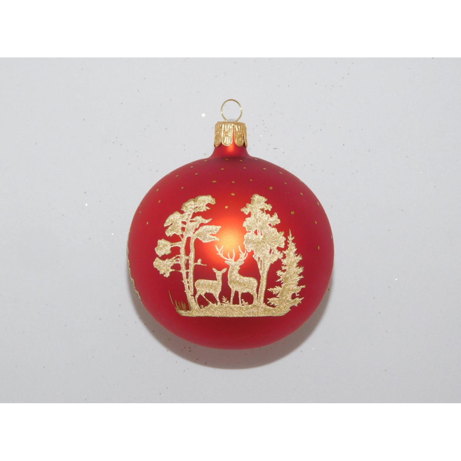 ONREX Vánoční ozdoba skleněná koule červená les jeleni pr. 8 cm