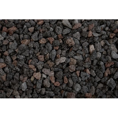 Detail lávové štěpky žhavě černé (8-16 mm) v PE pytli, okrasný štěrk pro zahradu a terénní úpravy.