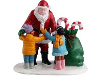 Lemax Vánoční dekorace Santa Gets A Hug 7 x 6,9 x 4,2 cm