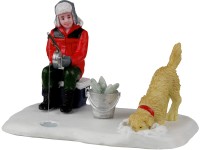 Lemax Vánoční dekorace Ice Fishing Buddies 4,7 x 7,3 x 4,7 cm