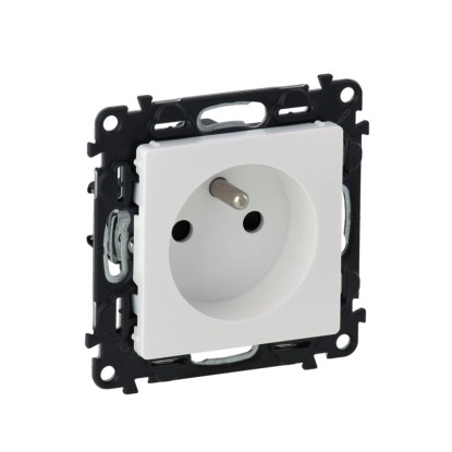 Legrand Zásuvka Valena Life 2P + T, 16 A - 250 V, bílá