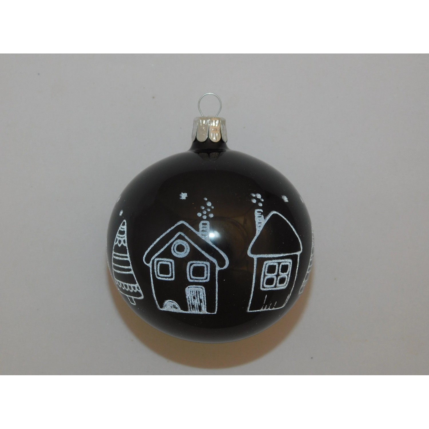 ONREX Vánoční ozdoba skleněná koule černá vesnice pr. 8 cm