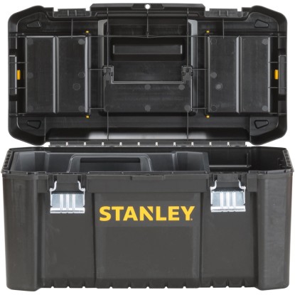 Otevřený černý plastový box na nářadí Stanley 19 palců s kovovými přezkami a organizérem ve víku.