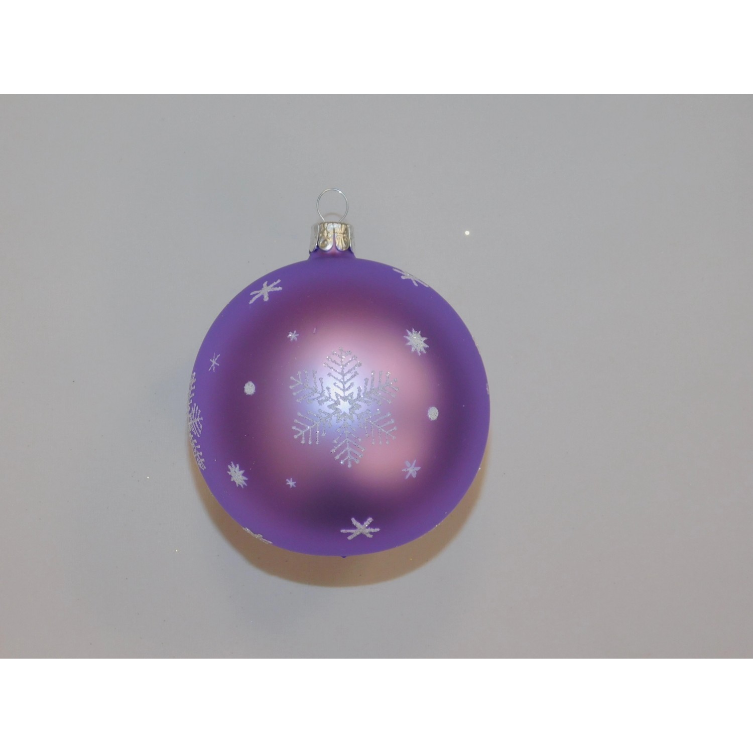ONREX Vánoční ozdoba skleněná koule fialová vločky pr. 8 cm