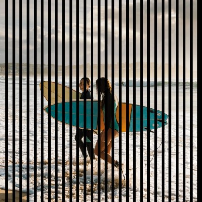 Akustický panel FN Acustico Surf s motivem pláže, zvuk pohlcující a dekorativní.
