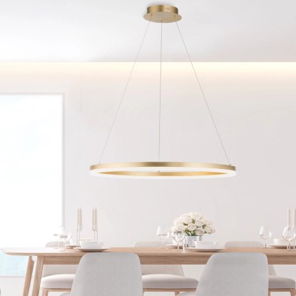 Moderní LED závěsné svítidlo Paul Neuhaus Helia, 80 cm, matná mosaz nad jídelním stolem.