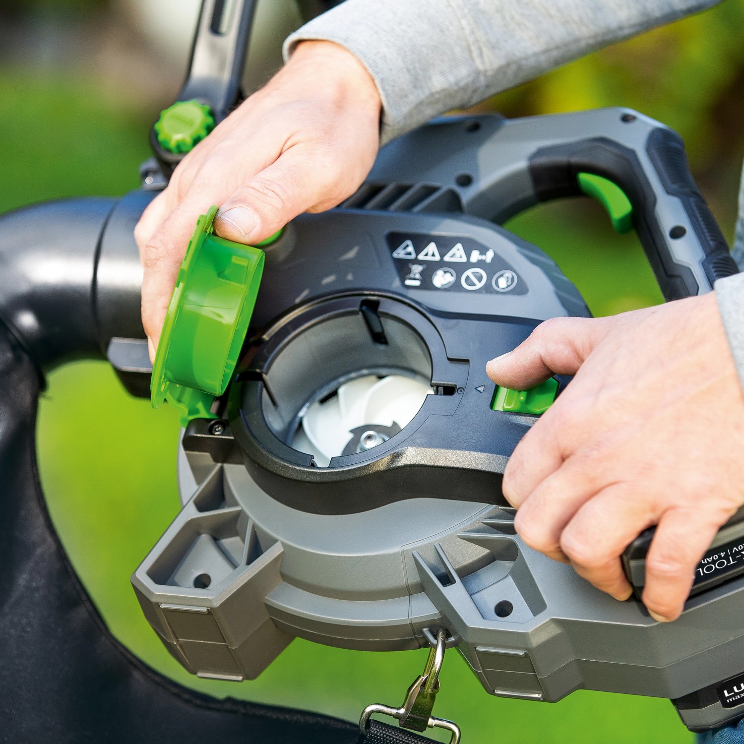 LUXTOOLS 1 PowerSystem Aku vysavač a foukač listí ALS2x20/15 A Solo