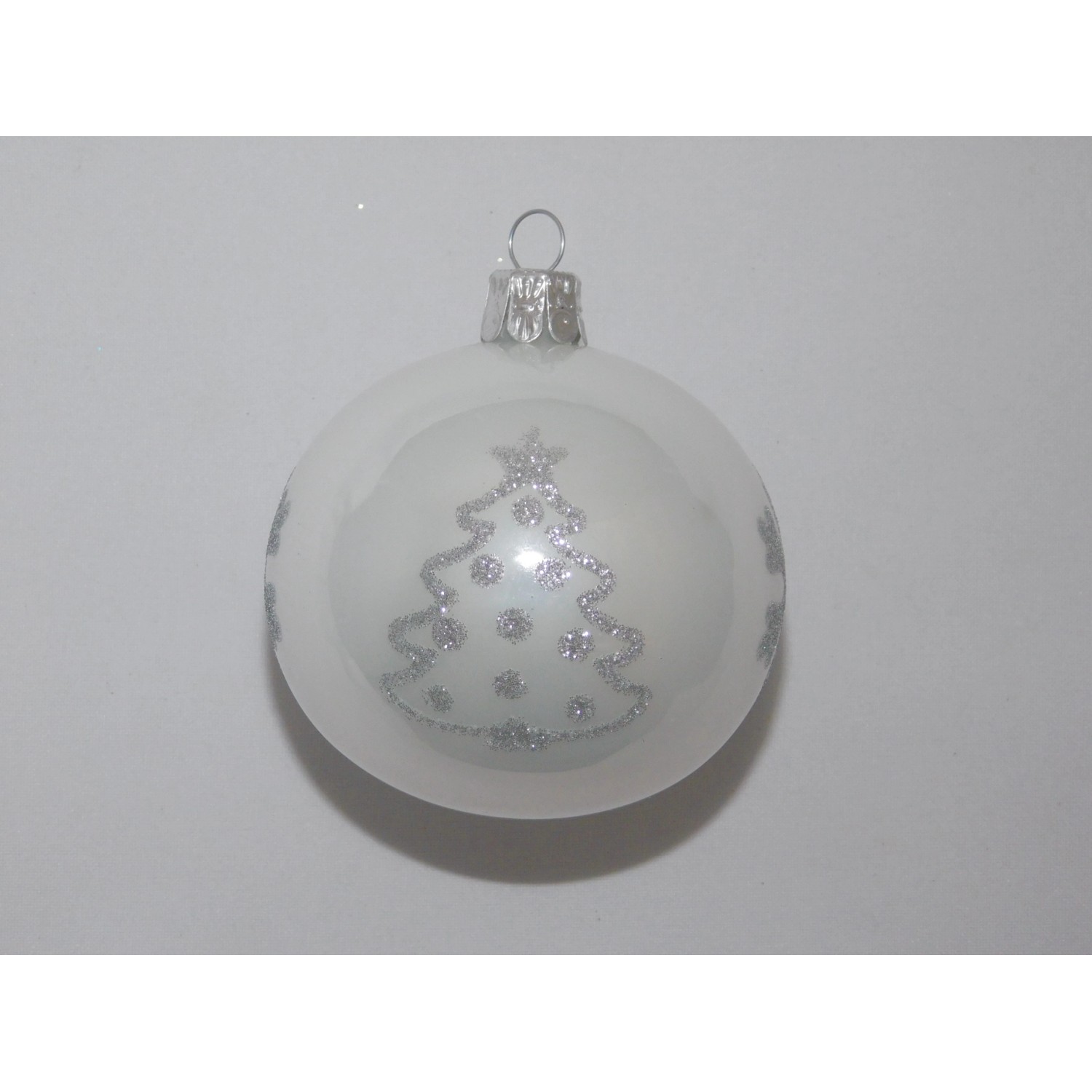ONREX Vánoční ozdoba skleněná koule bílá/stříbrná stromky pr. 7 cm