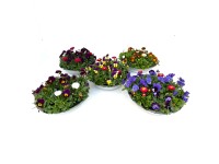 Aranžmá fialek a sedmikrásek v zinkovém květináči, pr. kv. cca 29 cm