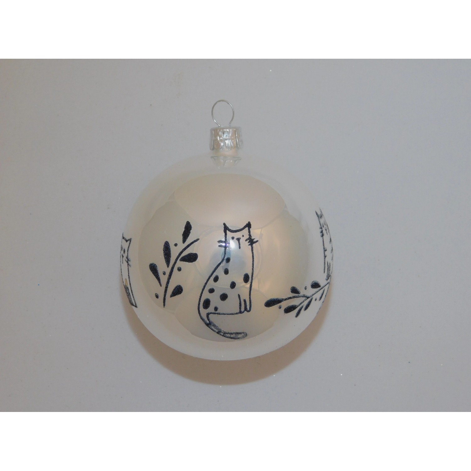 ONREX Vánoční ozdoba skleněná koule bílá kočky pr. 8 cm