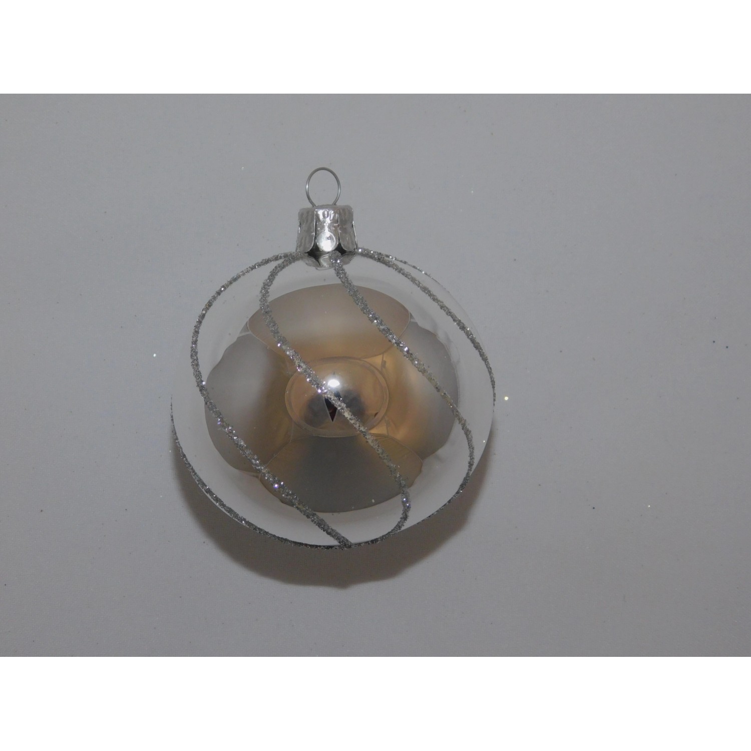 ONREX Vánoční ozdoba skleněná koule stříbrná linky pr. 7 cm