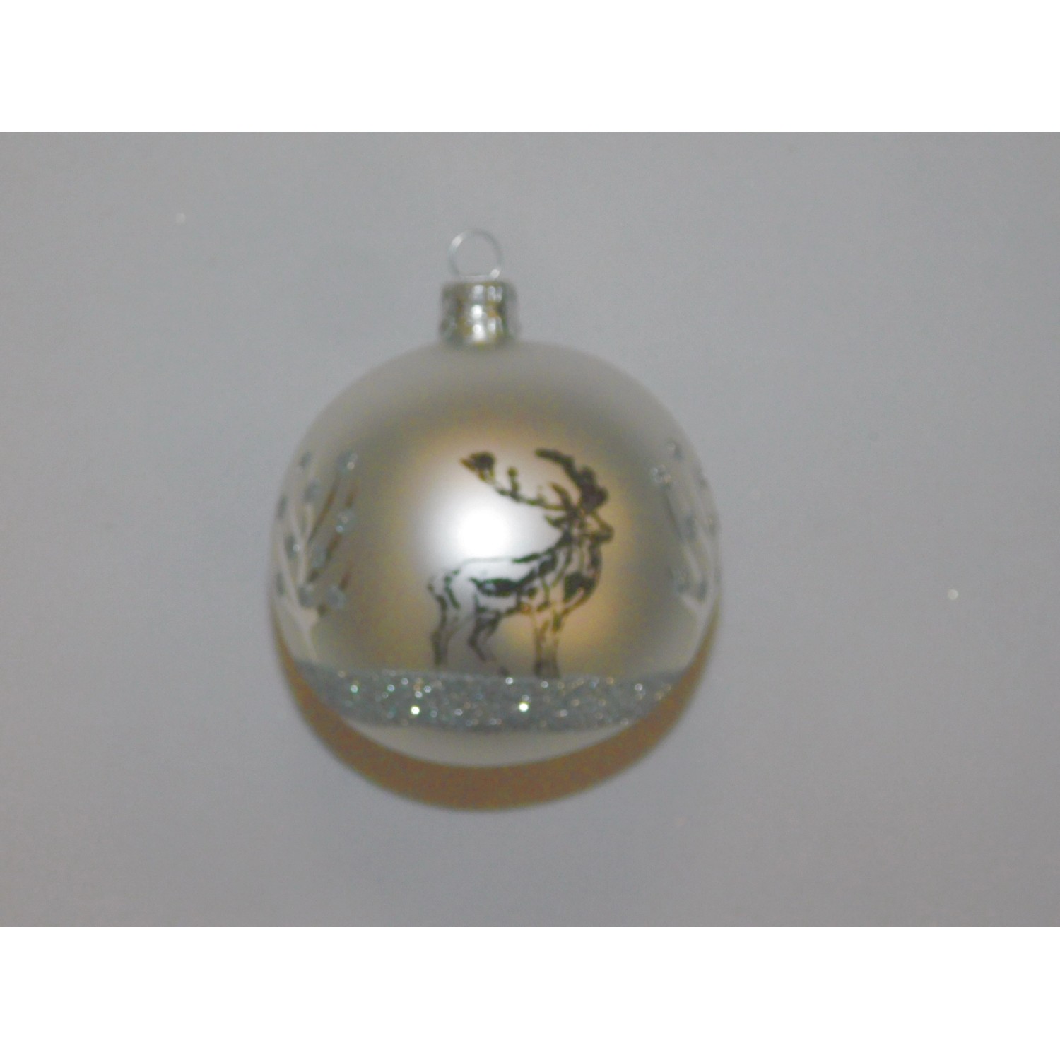 ONREX Vánoční ozdoba skleněná koule bílá jeleni pr. 8 cm