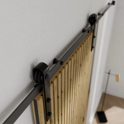 Kompletní sada posuvných dveří Radex akustický panel Lamette s lamelami a černou lištou.