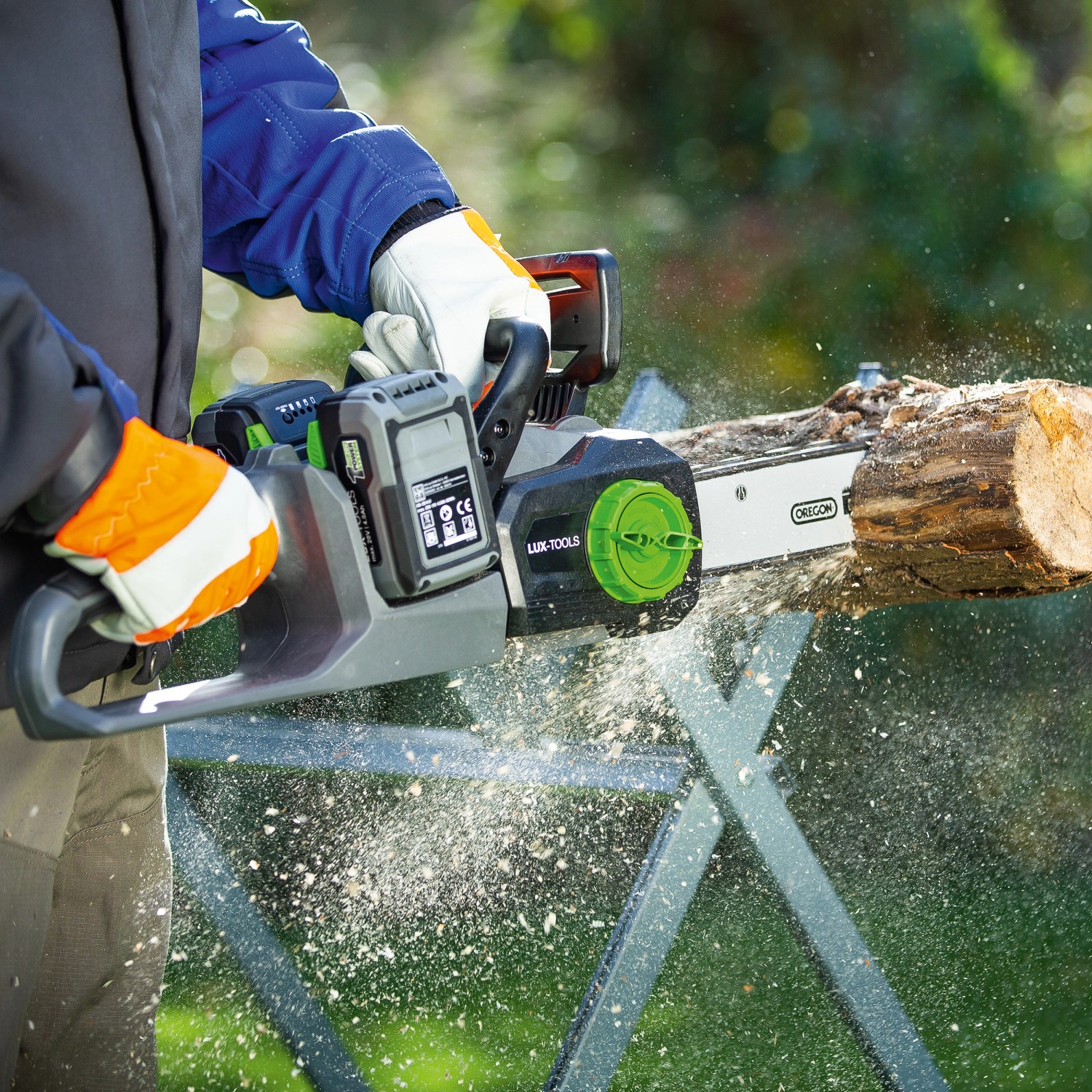 LUXTOOLS 1 PowerSystem Aku řetězová pila AKS2x20/4/30 koupit v OBI