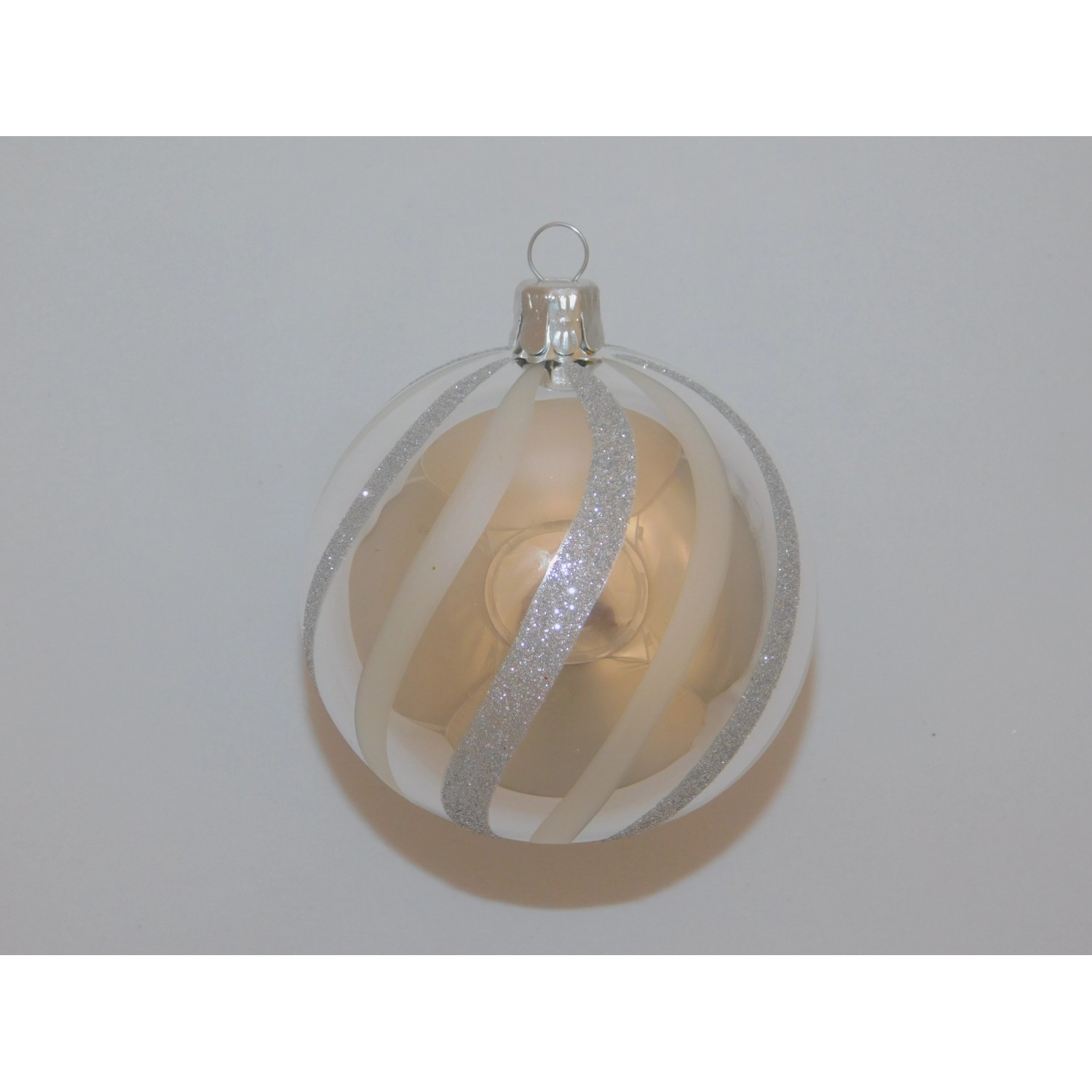 ONREX Vánoční ozdoba skleněná koule stříbrná proužky pr. 8 cm