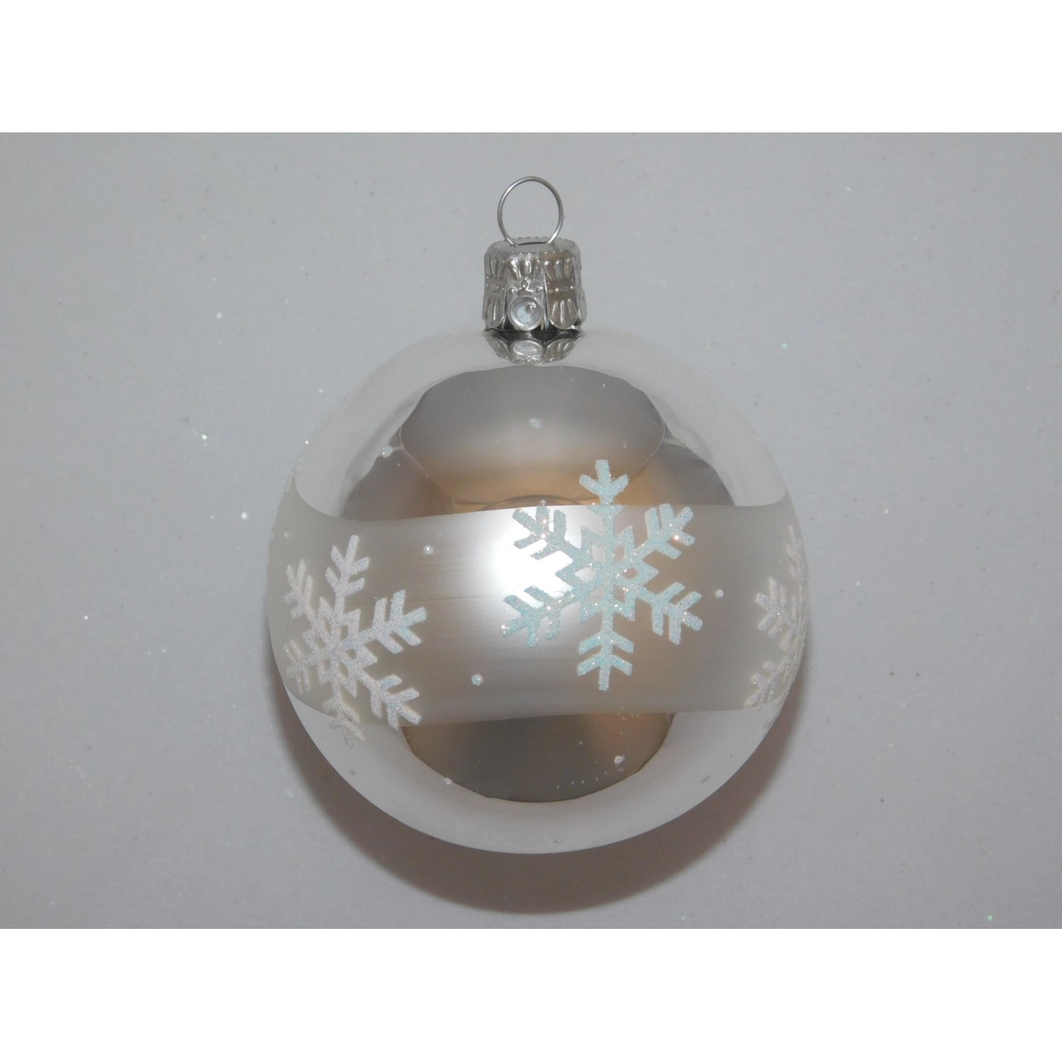 Ornex Skleněná vánoční ozdoba stříbrná s vločkami pr. 7 cm