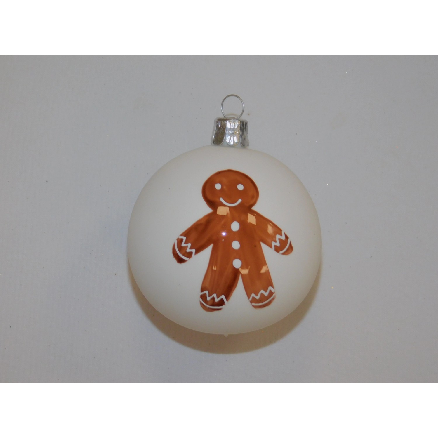 ONREX Vánoční ozdoba skleněná koule bílá perníček pr. 7 cm