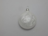 ORNEX Skleněná vánoční ozdoba bílá s mrazolakem pr. 7 cm