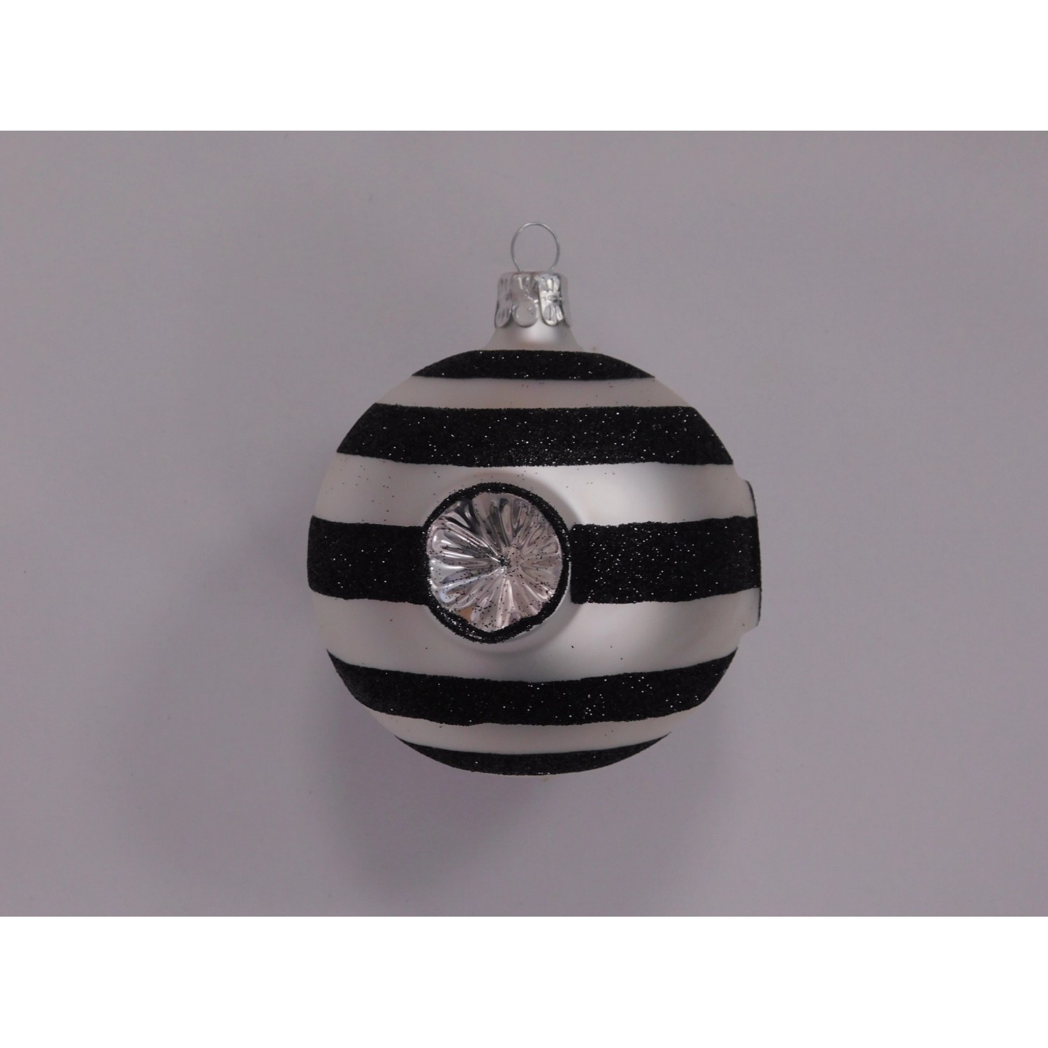 ONREX Vánoční ozdoba skleněná koule bíločerná reflektor pr. 8 cm