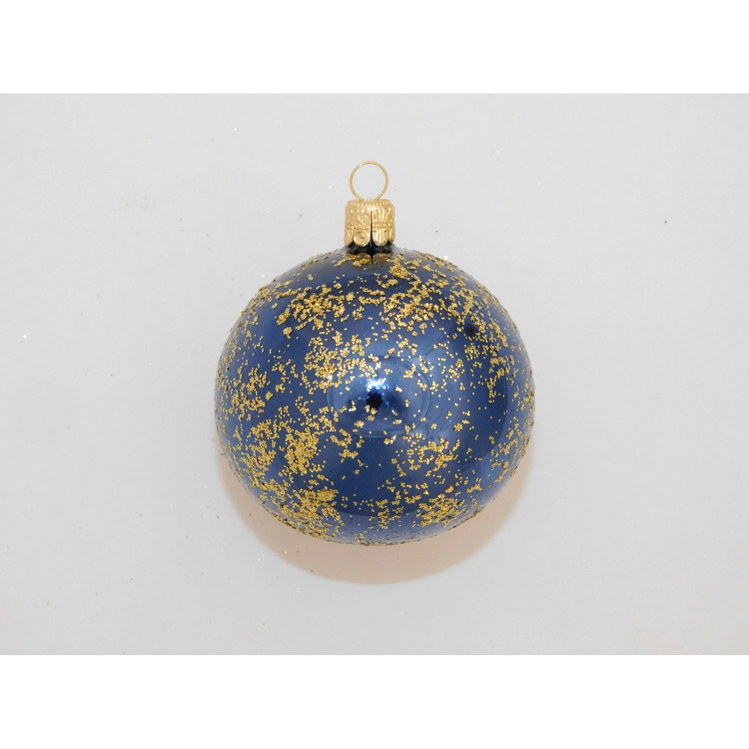 ONREX Vánoční ozdoba skleněná koule modrá/zlatá posyp pr. 7 cm