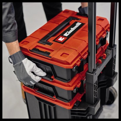 Einhell E-Case L systémový kufr na nářadí s kolečky, červeno-černý, naskládaný na vozíku. Kufr na nářadí pro přepravu.
